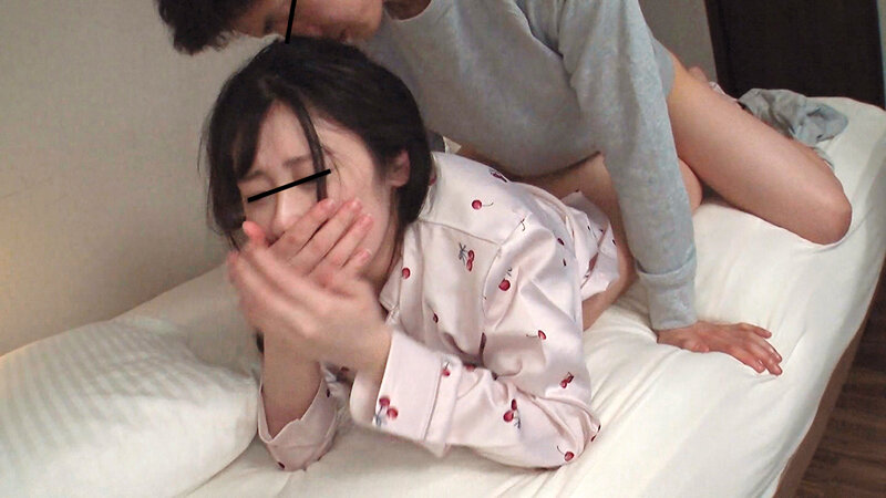 Thằng anh thú tính mò vào phòng em gái đang ngủ say để làm dịu con cu